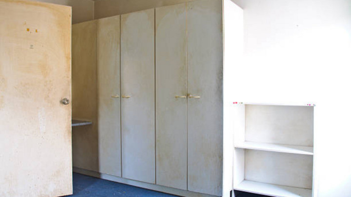 Gây mùi khó chịu trong phòng ngủ