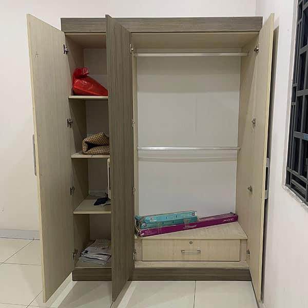 Có nên mua tủ quần áo cũ không? Đánh giá ưu nhược điểm