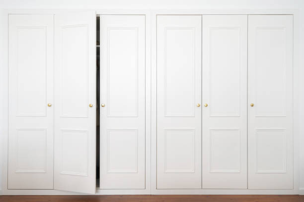 Khe hở giữa hai cánh