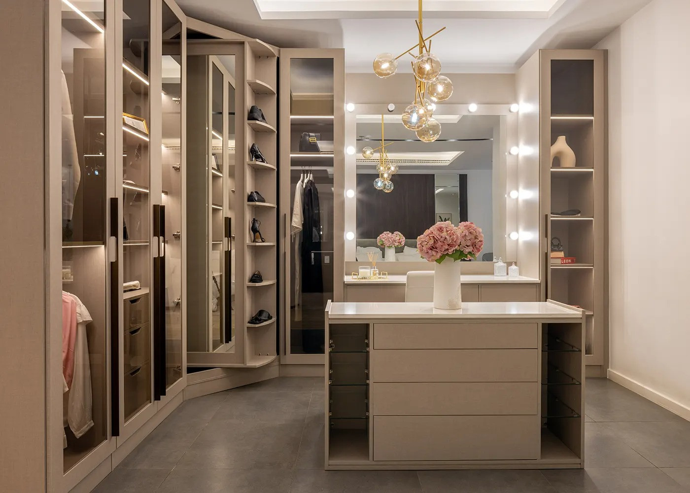  Cách chọn kích thước tủ phụ kiện phù hợp