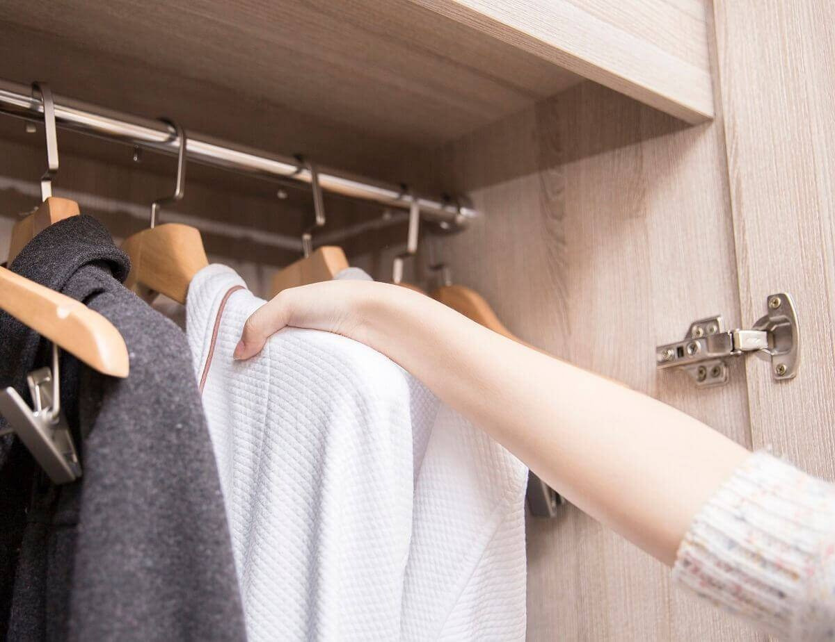 Mở tủ quần áo ngày mùng 1