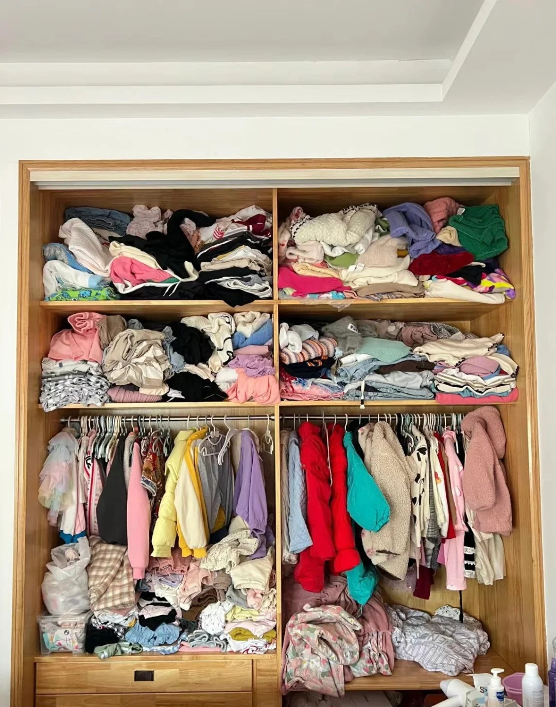 Không để tủ quần áo bừa bộn