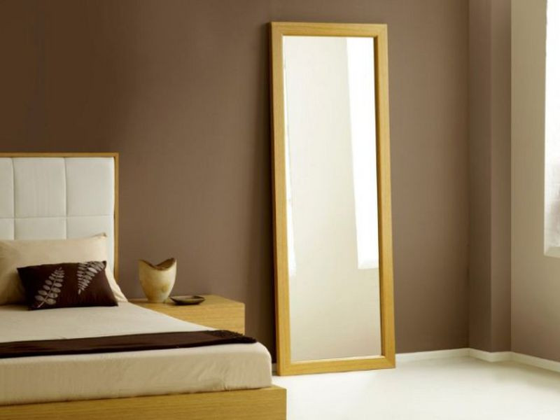 Không để gương đối diện giường ngủ