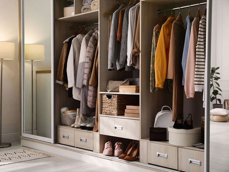Sắp xếp tủ quần áo hiệu quả với 9 mẹo "thần thánh"