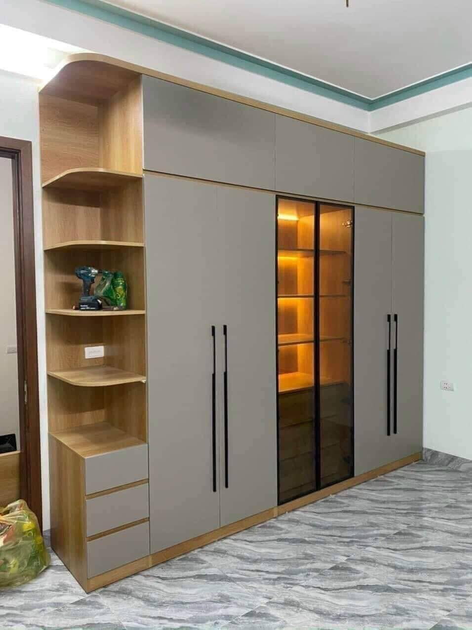 Tủ quần áo 2 tầng cánh mở kết hợp cửa kính trưng bày