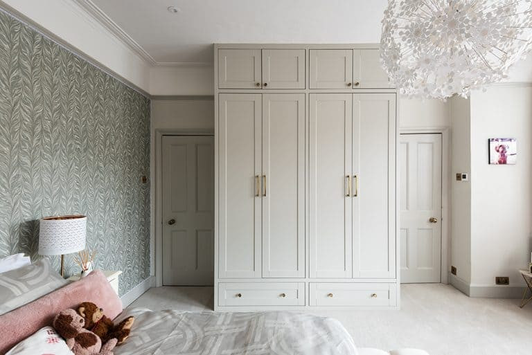 Mẫu tủ âm tường dạng kịch trần liền khối