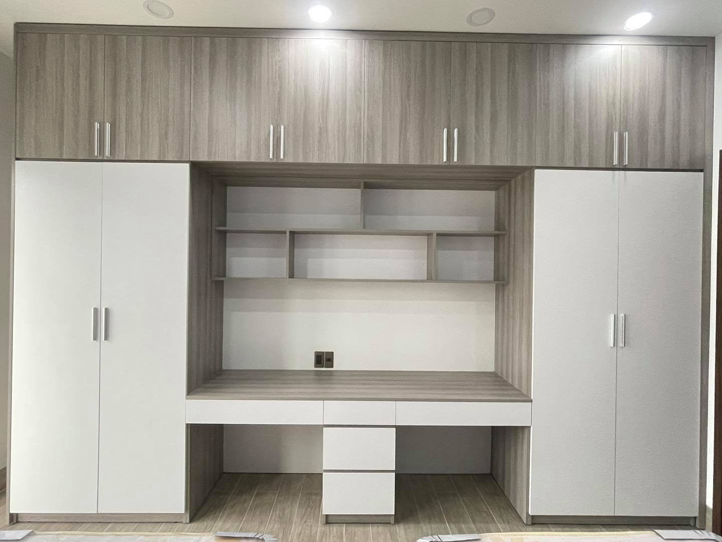  Tủ kịch trần kết hợp bàn làm việc và giá sách