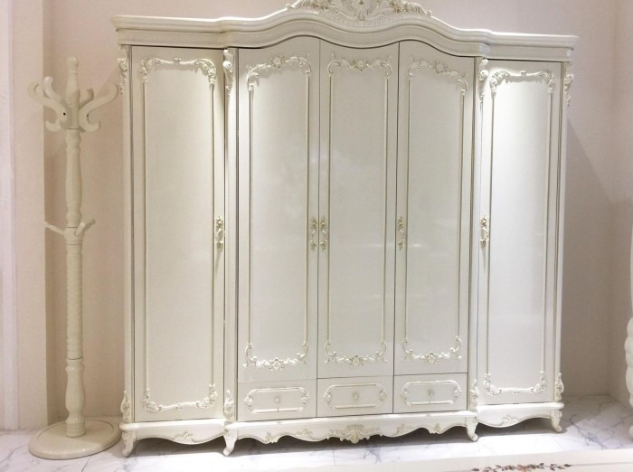 Tủ tân cổ điển 5 cánh - Kinh nghiệm chọn mua và bố trí hợp lý