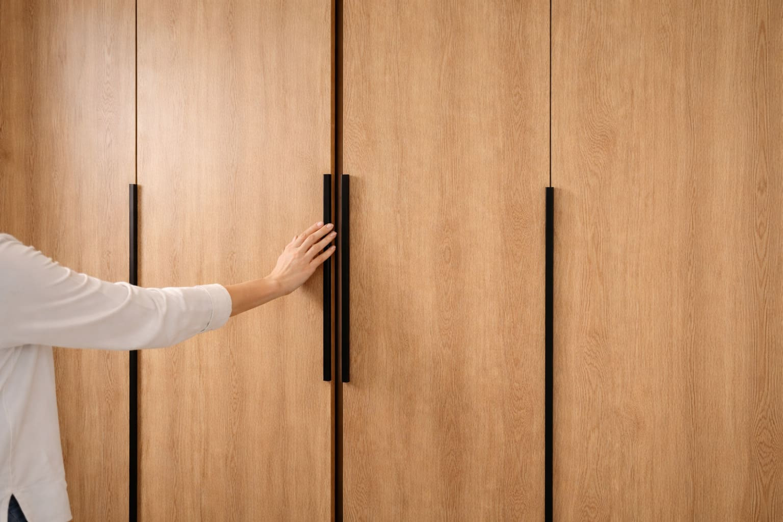 Đánh giá theo phong thủy về việc mở cửa tủ quần áo khi ngủ