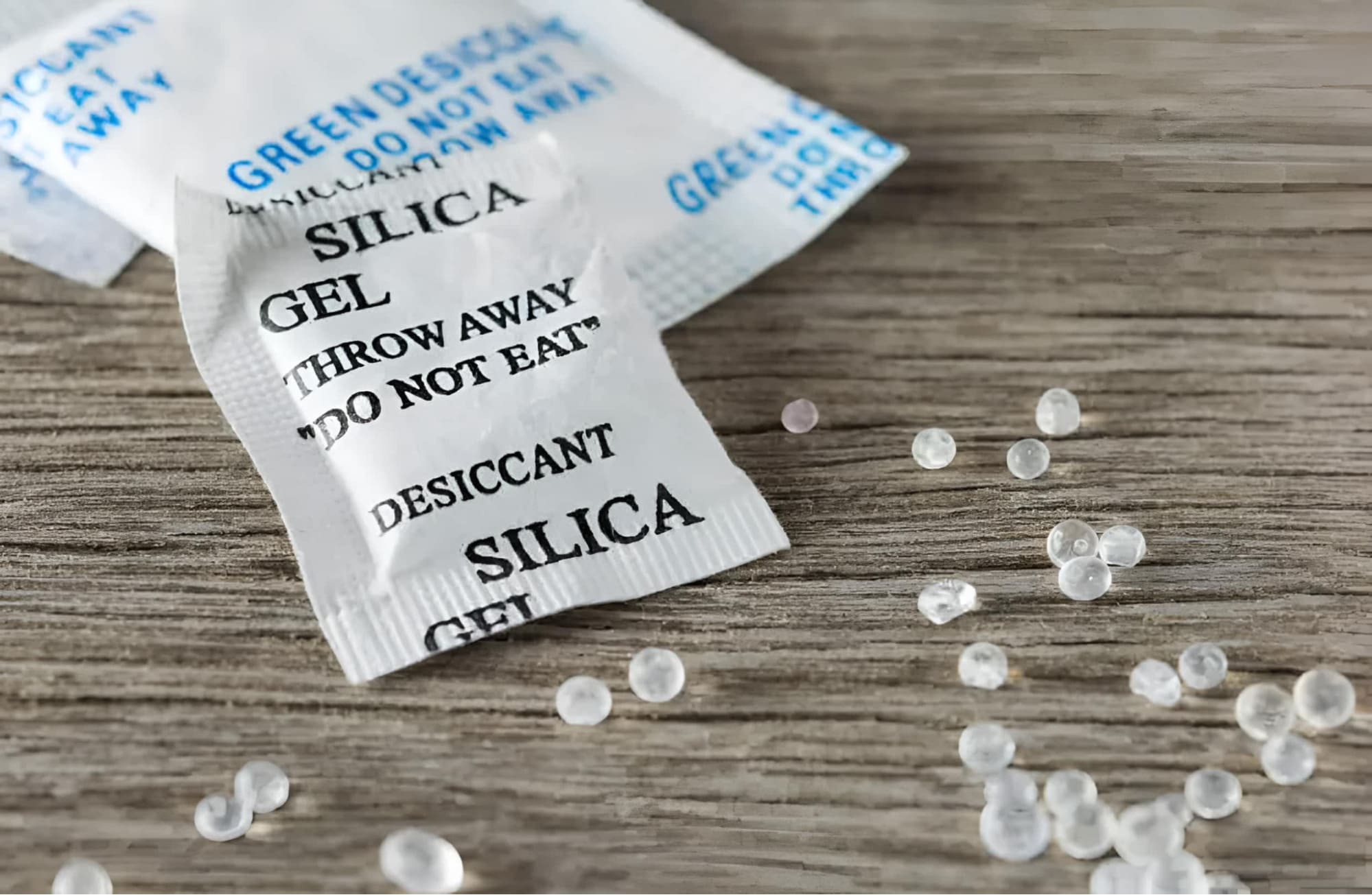 Dùng túi hút ẩm